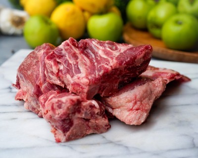 Свинина на кости охлаждённая 1 кг - купить в Шугрэме